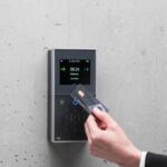 En kortläsare är bara ett gränssnitt i ett större system av teknik och infrastruktur